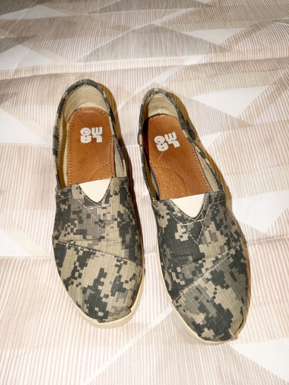 Lamo Casual Slip-On Shoes in Digital Camo SZ 9